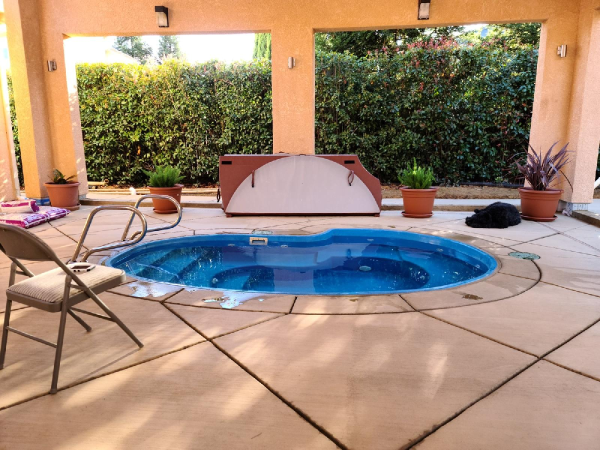 Charlotte Spa pool photo