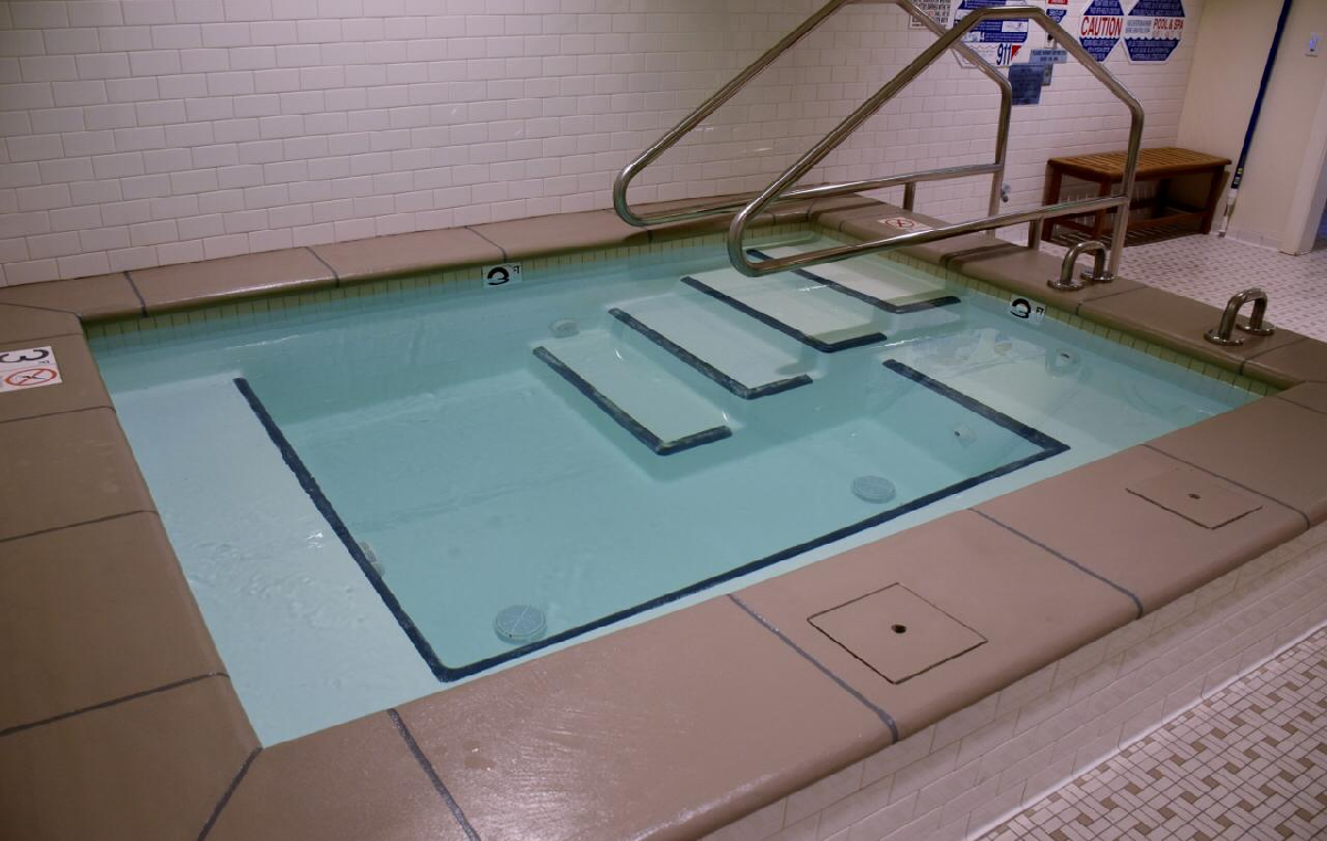 Peninsula Spa pool photo